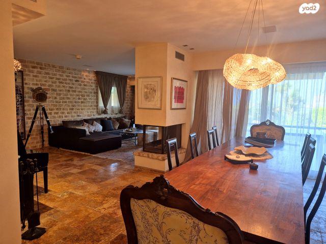 בית פרטי/ קוטג', שדרות מנחם בגין, גבעת אולגה, חדרה