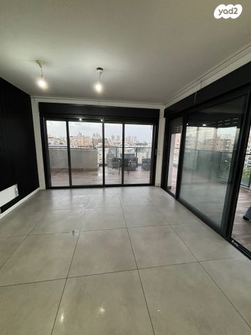 גג/ פנטהאוז, דרך עכו חיפה 150, מרכז העיר, סביניה, הוותיקה, קרית ביאליק