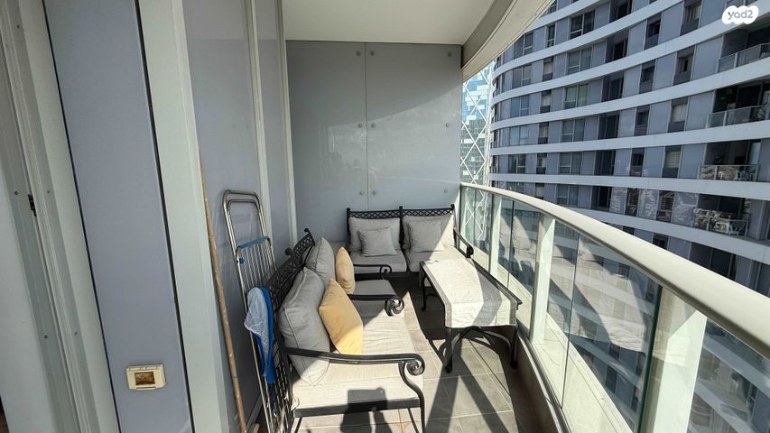 דירה, גרציאני יצחק, גני שרונה, קרית הממשלה, תל אביב יפו