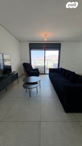 דירה, רמב"ם 5, רמב"ם, טירת כרמל