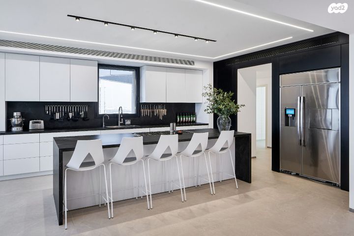 גג/ פנטהאוז, ניסים אלוני, צמרות איילון, פארק צמרת, תל אביב יפו