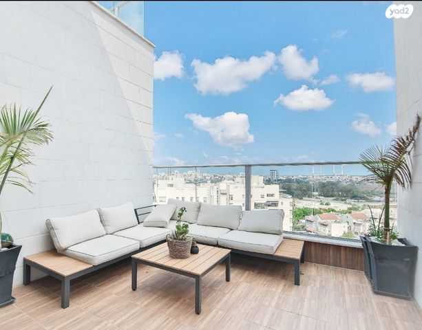 דירה, חטיבת גולני, אחוזת דניה, חדרה