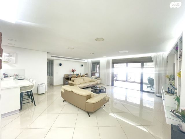 דירה, הרב יעקב ברמן, רחובות המדע, רחובות