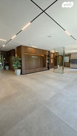 דירה, רמב"ם 5, רמב"ם, טירת כרמל