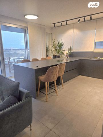 דירה, גבעת אולגה, חדרה