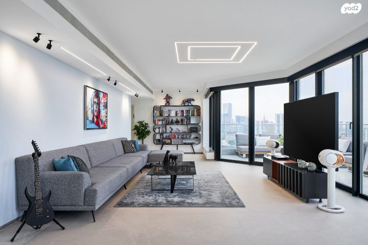 ניסים אלוני 