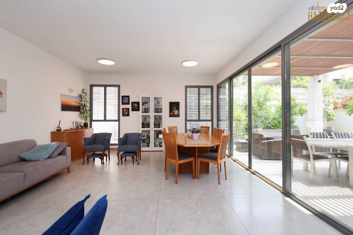 דו משפחתי, פרדס משותף, רעננה