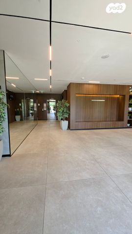 דירה, רמב"ם 5, רמב"ם, טירת כרמל