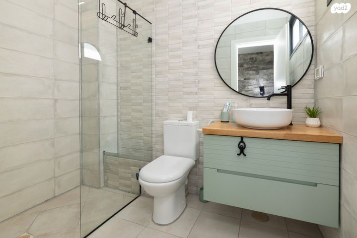 דירה, יעקב תמרי, חצרות המושבה, רחובות