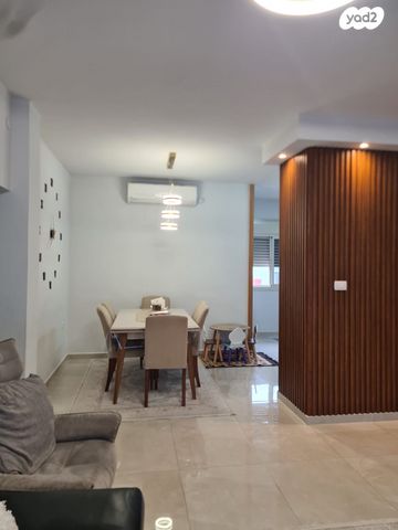 דירה, מרדכי אנילביץ', מרכז העיר, עכו