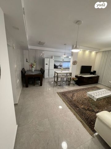 קיבוץ גלויות 14