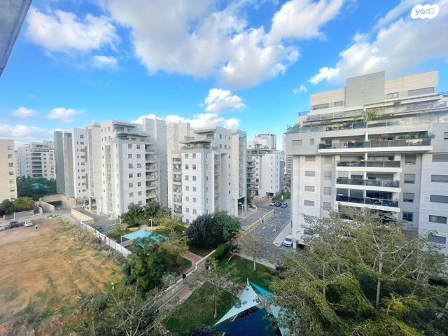 דירה, הרב יעקב ברמן, רחובות המדע, רחובות