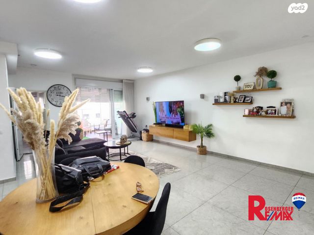 דירה, האורגים 16, הנביאים, בת ים