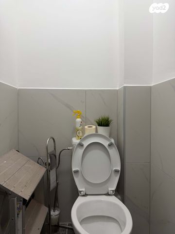 גג/ פנטהאוז, נעמי שמר, נאות אפק, אפקה, קרית ביאליק