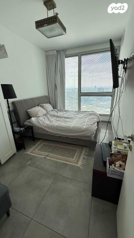 דירה, גרציאני יצחק, גני שרונה, קרית הממשלה, תל אביב יפו