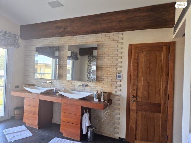 בית פרטי/ קוטג', שדרות מנחם בגין, גבעת אולגה, חדרה