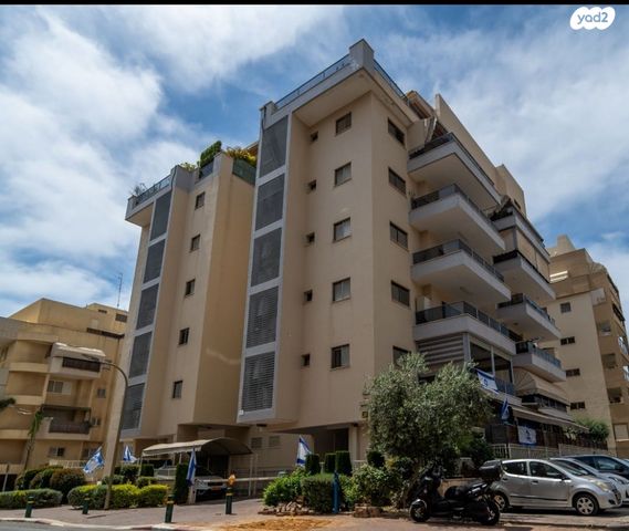 דירה, האר"י הקדוש, פתח תקווה