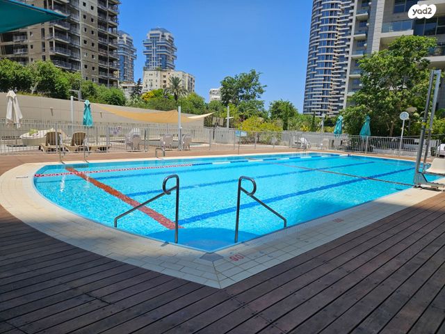 גג/ פנטהאוז, ניסים אלוני, צמרות איילון, פארק צמרת, תל אביב יפו