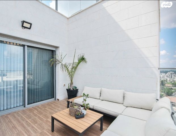 דירה, חטיבת גולני, אחוזת דניה, חדרה