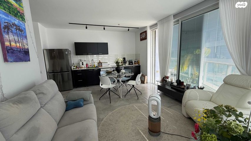 דירה, גרציאני יצחק, גני שרונה, קרית הממשלה, תל אביב יפו