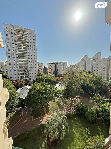 דירה, נווה אלון, ב' / צפון מערב העיר, רחובות