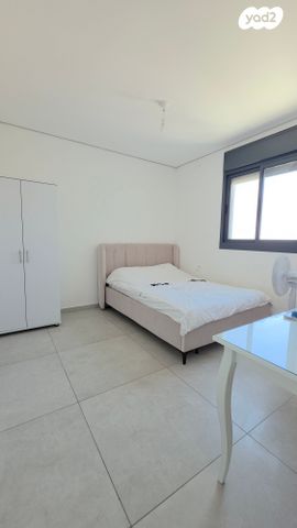 דירה, רמב"ם 5, רמב"ם, טירת כרמל