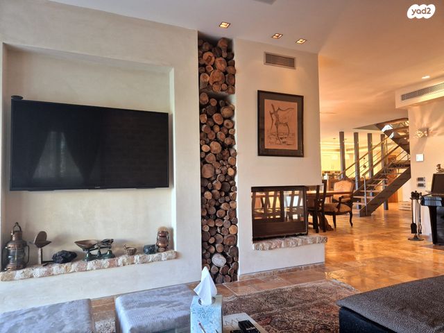 בית פרטי/ קוטג', שדרות מנחם בגין, גבעת אולגה, חדרה