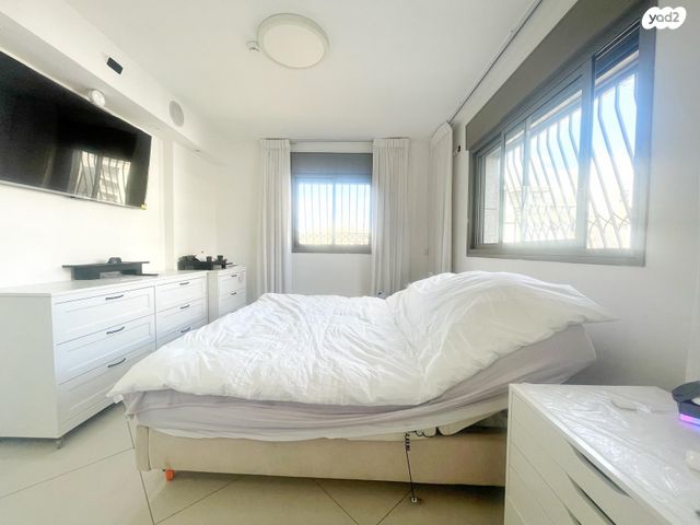 דירה, הרב יעקב ברמן, רחובות המדע, רחובות