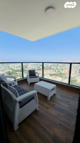 דירה, רמב"ם 5, רמב"ם, טירת כרמל