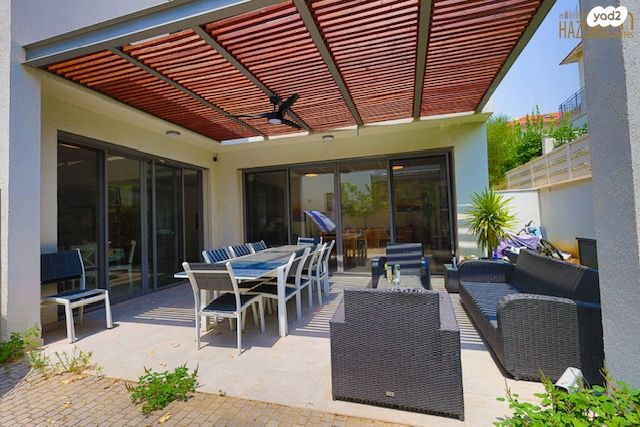 דו משפחתי, פרדס משותף, רעננה