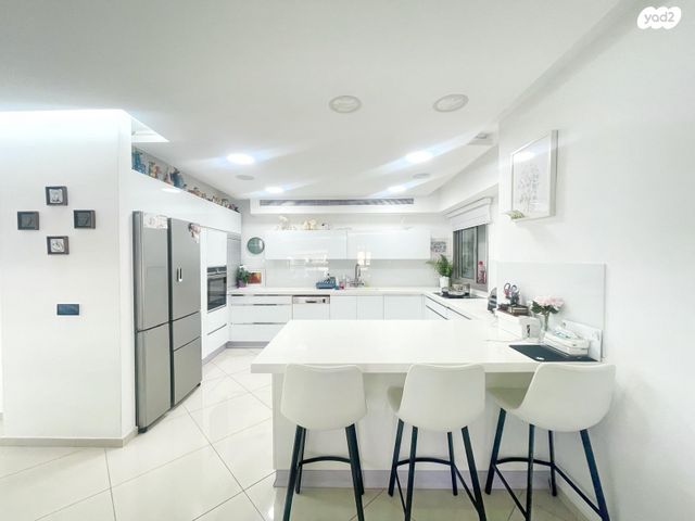 דירה, הרב יעקב ברמן, רחובות המדע, רחובות