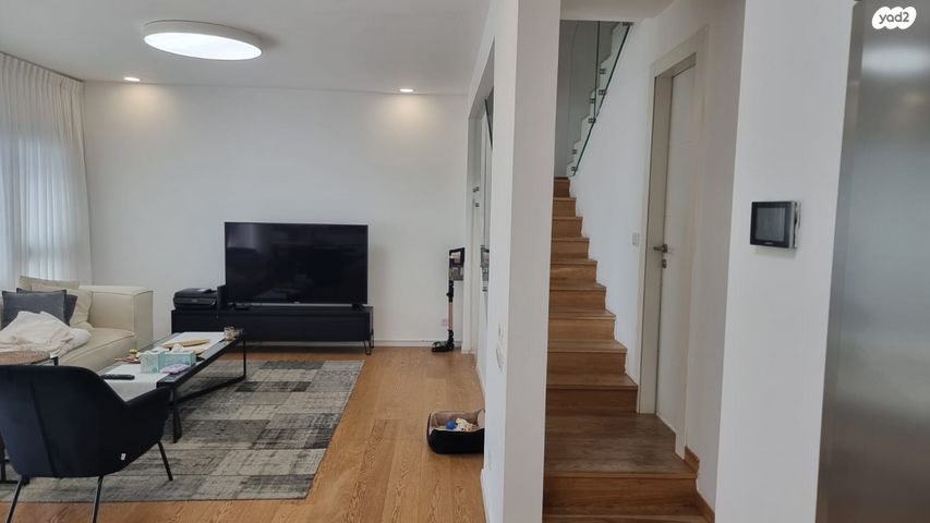 ניסים אלוני 16