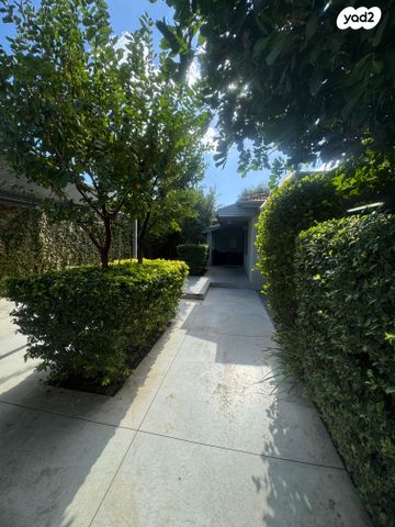 דו משפחתי, אליעזר קפלן, נאות גנים, נתניה