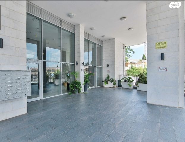 דירה, חטיבת גולני, אחוזת דניה, חדרה