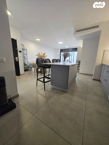 דירת גן, בית אריה / עופרים