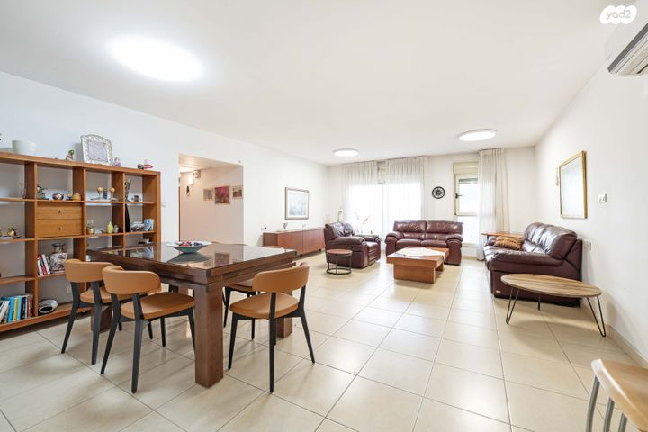 דירה, שמעון בן צבי 30, שטח 9, גבעתיים