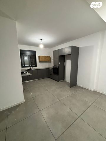 גג/ פנטהאוז, דרך עכו חיפה 150, מרכז העיר, סביניה, הוותיקה, קרית ביאליק