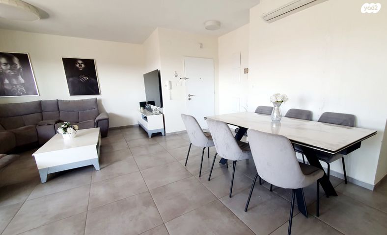 גג/ פנטהאוז, הצלף, צמח השדה, מעלה אדומים