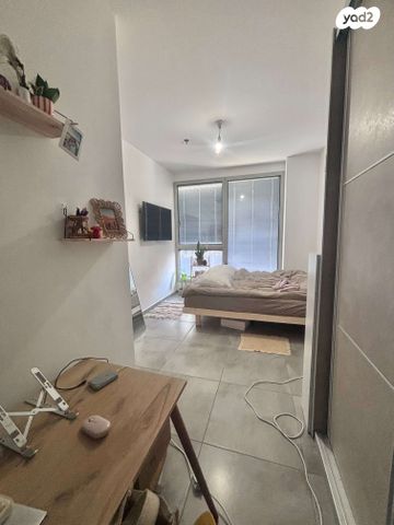 דירה, גרציאני יצחק, גני שרונה, קרית הממשלה, תל אביב יפו