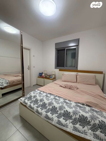 גג/ פנטהאוז, נעמי שמר, נאות אפק, אפקה, קרית ביאליק