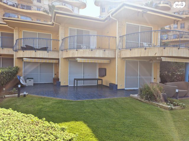 בית פרטי/ קוטג', שדרות מנחם בגין, גבעת אולגה, חדרה