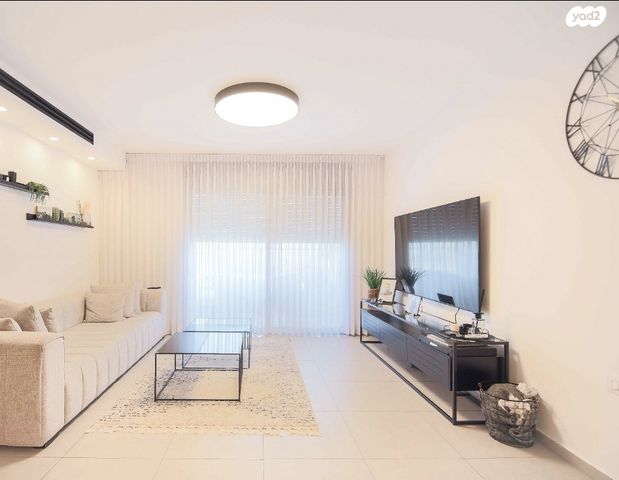 דירה, חטיבת גולני, אחוזת דניה, חדרה