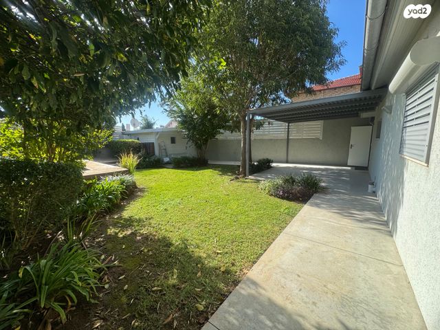 דו משפחתי, אליעזר קפלן, נאות גנים, נתניה