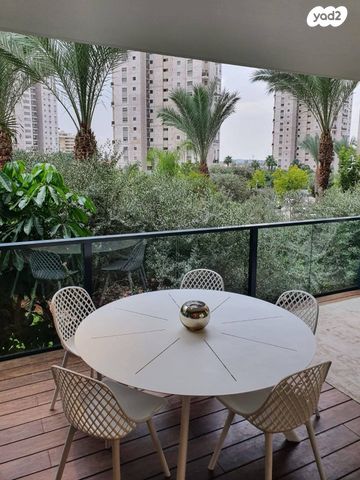 דירה, דודו דותן, עיר ימים, נתניה