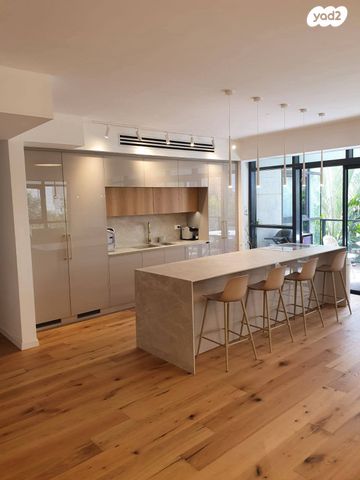 דירה, דודו דותן, עיר ימים, נתניה