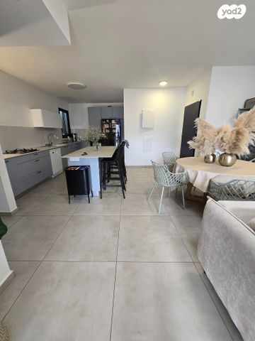 דירת גן, בית אריה / עופרים