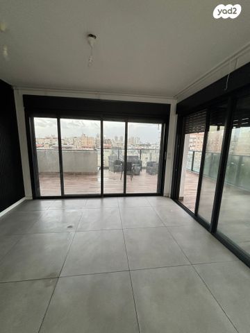 גג/ פנטהאוז, דרך עכו חיפה 150, מרכז העיר, סביניה, הוותיקה, קרית ביאליק