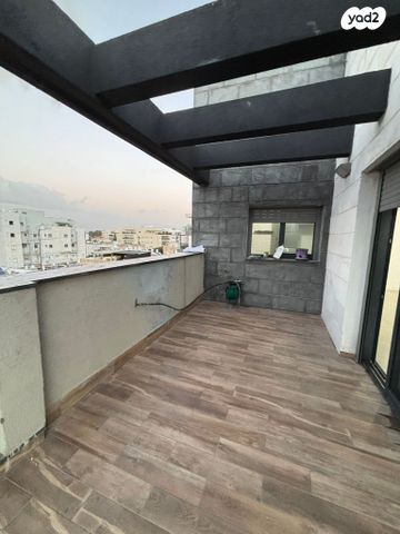 גג/ פנטהאוז, דרך עכו חיפה 150, מרכז העיר, סביניה, הוותיקה, קרית ביאליק