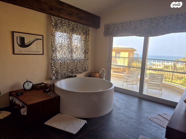 בית פרטי/ קוטג', שדרות מנחם בגין, גבעת אולגה, חדרה