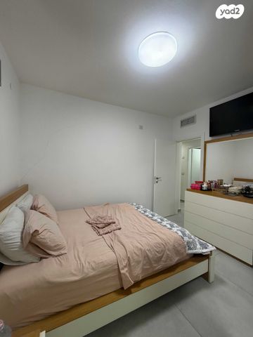 גג/ פנטהאוז, נעמי שמר, נאות אפק, אפקה, קרית ביאליק